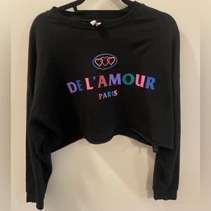 Thick long sleeve crop top! Colorful details.